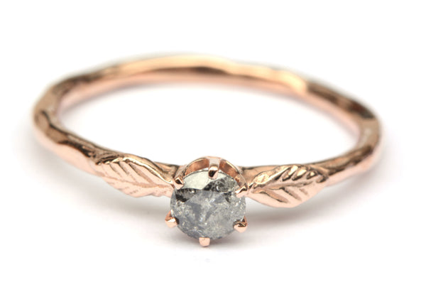 Verlovingsring met diamant en blaadjes