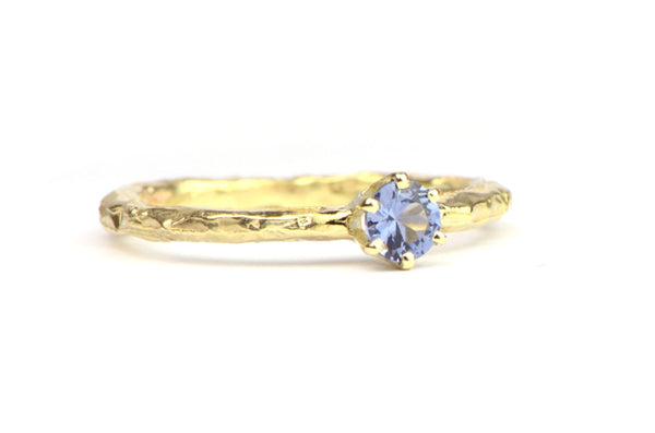 Verlovingsring met lichtblauwe spinel