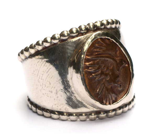 Ring met bronzen vogelcamee