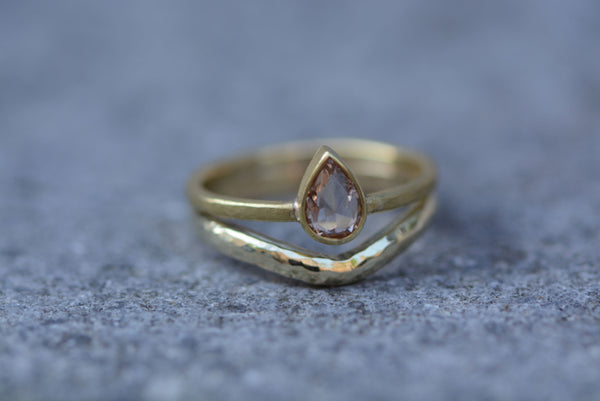 Trouwring met natural light pink roosdiamant