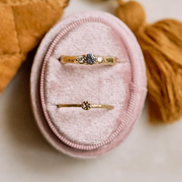 Robuuste ring met blauwe spinel en diamanten