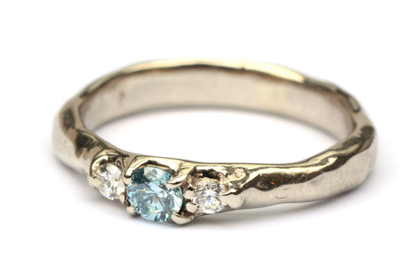 Ring met ice blue en witte diamant