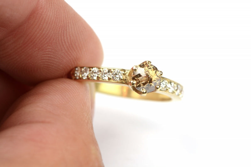 Klassieke ring met fancy diamant
