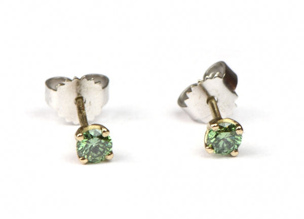 Oorstekers met mintgroene diamantjes