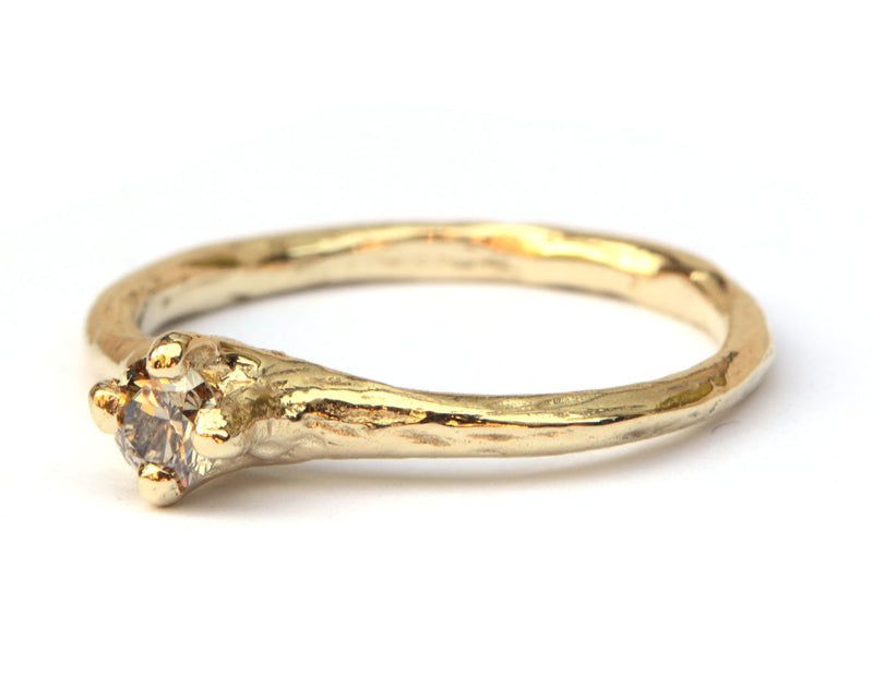 Bosnimf ring met lichtbruine diamant