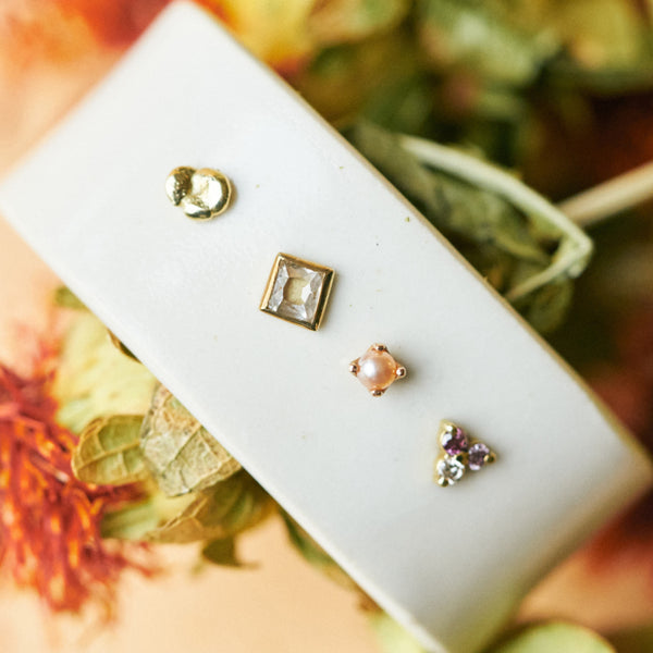 Oorsteker met drie kleuren roze diamant