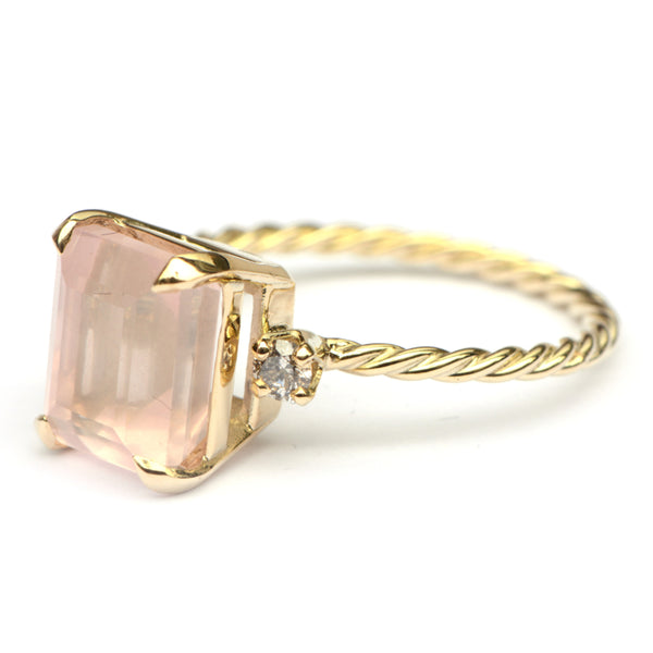 Ring met emerald cut rozekwarts