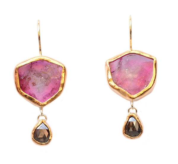 Oorhangers met felroze toermalijn en diamant