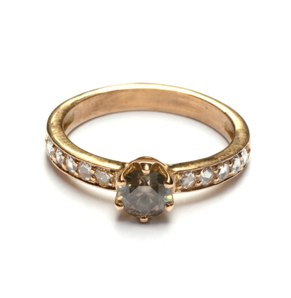 Ring met greenish ice diamant