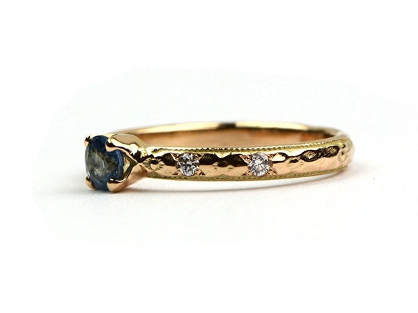 Roodgouden ring met saffier