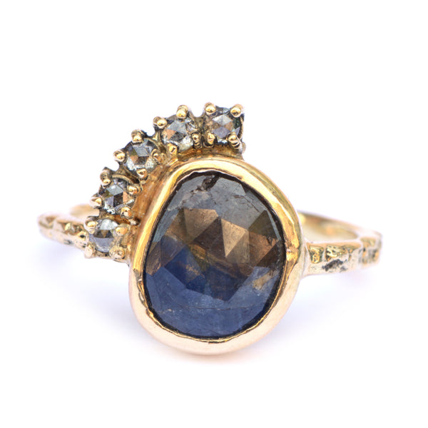 Ring met roos geslepen saffier en salt & pepper diamantjes