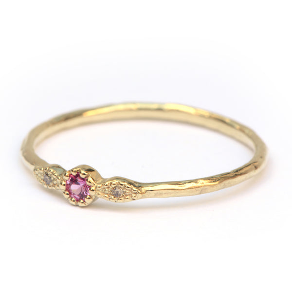 Ring Ella met roze saffier