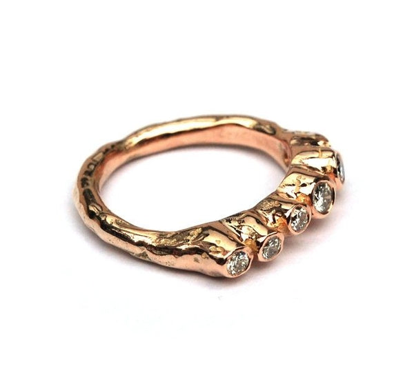 Koraalring van rosegoud met champagne diamant