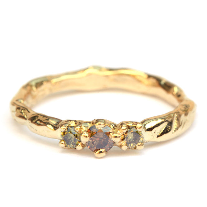 Ring met bruine en olive green diamanten