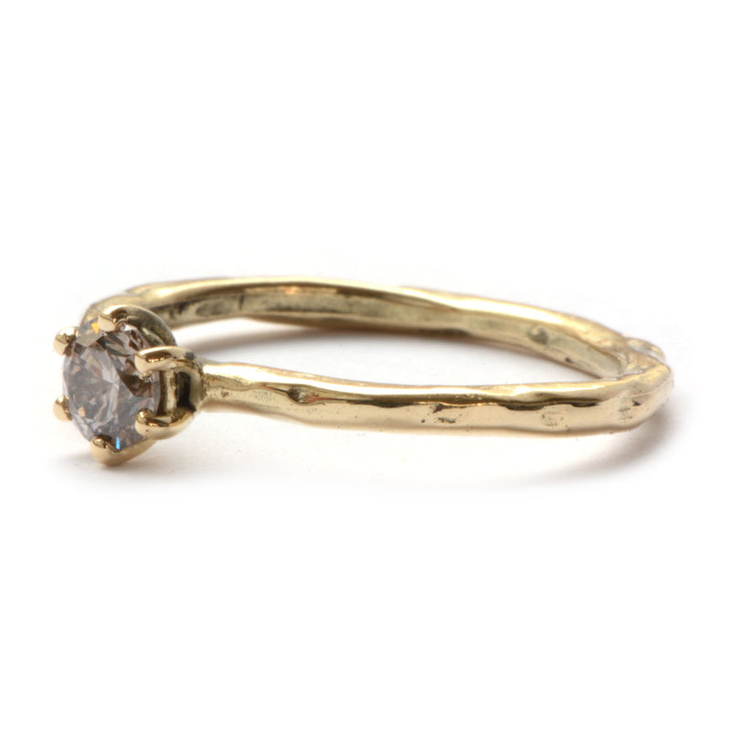 Ring met pinkish light brown diamant