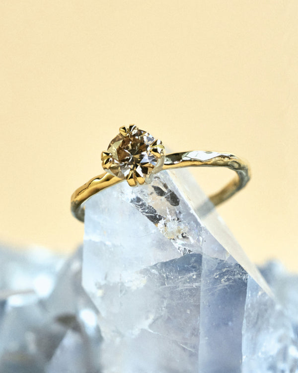 Verlovingsring met natural light brown diamant GERESERVEERD