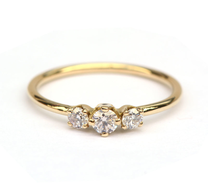 Ring met drie natural light pink diamanten