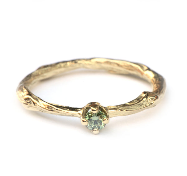 Twiggy ring met groene diamant