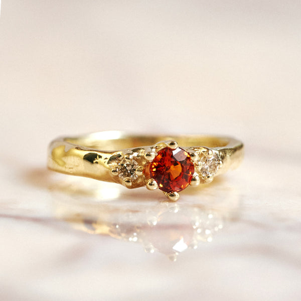 Robuuste klassieke ring met Malaya granaat