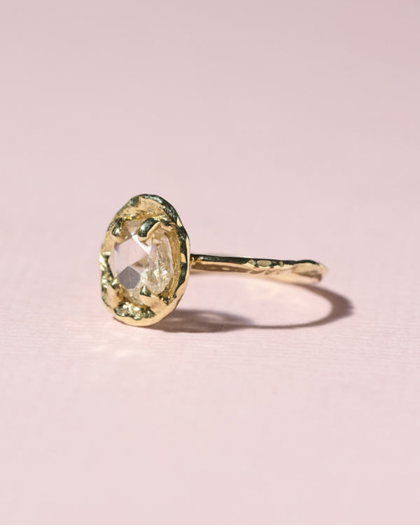 Ring met roos geslepen diamant