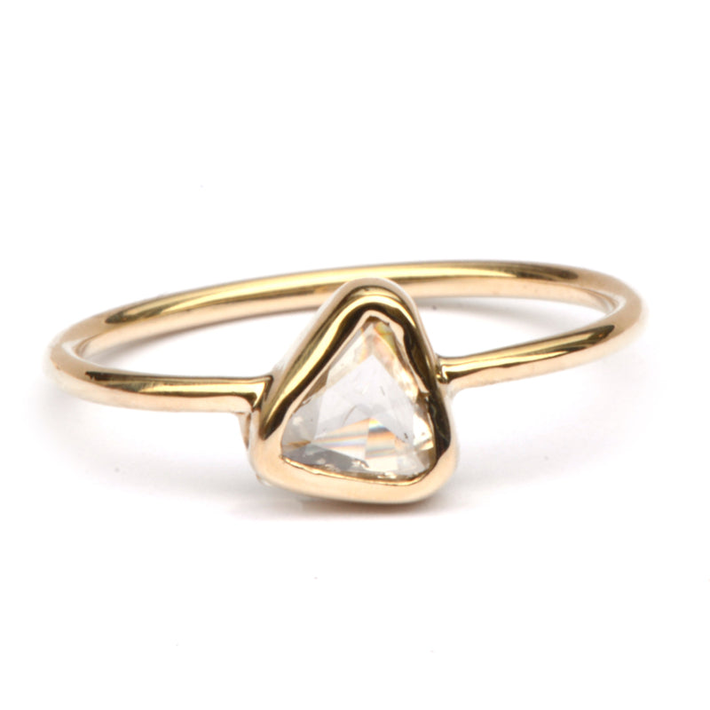 Ring met triangle diamant