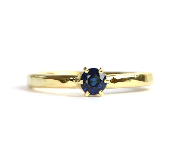Ring met saffier