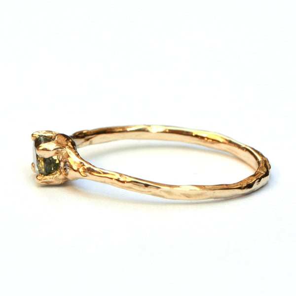 Ring Jenny met groene saffier