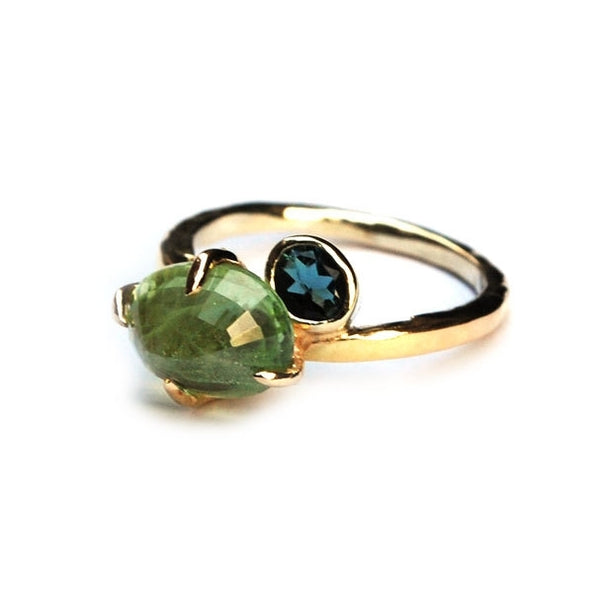 Ring van eigen goud met titanite en toermalijn