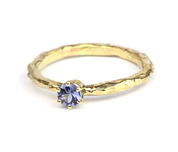 Verlovingsring met lichtblauwe spinel