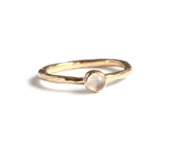 Ring met eigen maansteentje