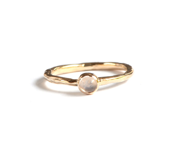 Ring met eigen maansteentje