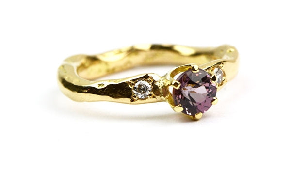 Ring met spinel en diamant