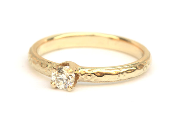 Ring met art deco motief en diamant