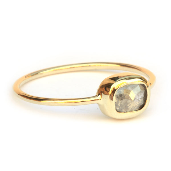 Ring met ice grey diamant