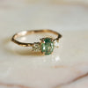 Ring Nalda met grote groene diamant