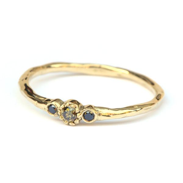 Minnie ring met olive green en zwarte diamant