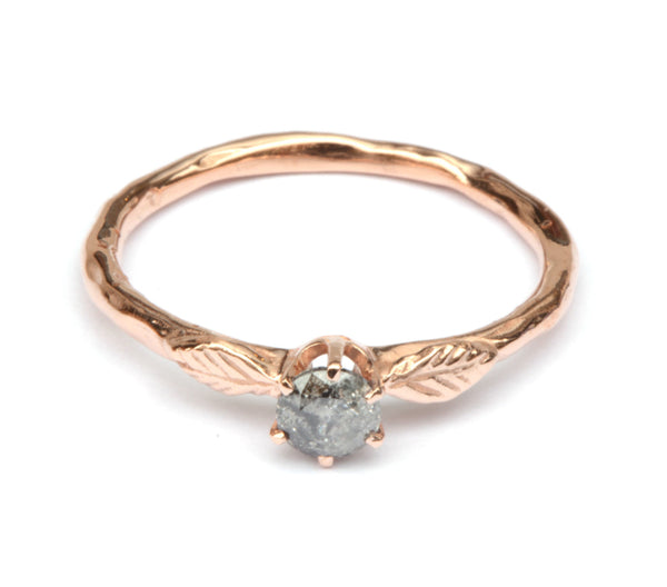 Verlovingsring met diamant en blaadjes