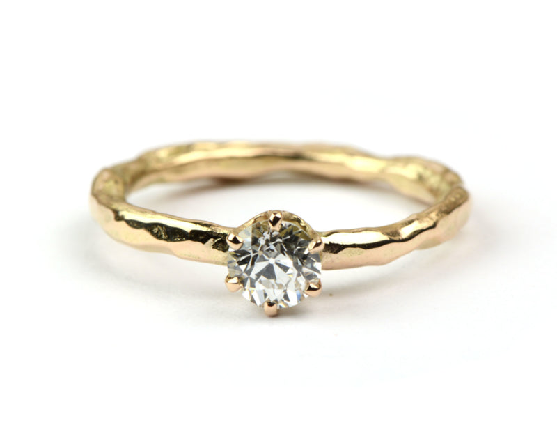 Rosegouden ring met bolsjewiek diamant