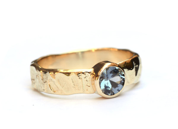 Robuuste ring met blauwe spinel