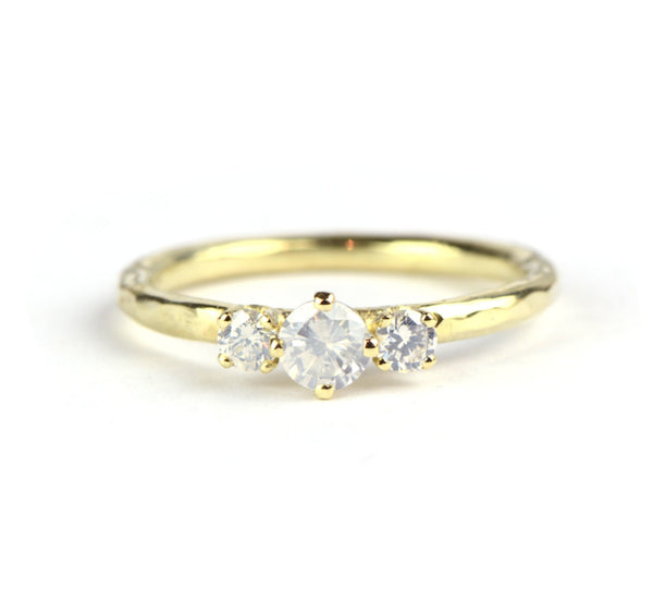Ring met opaaldiamanten