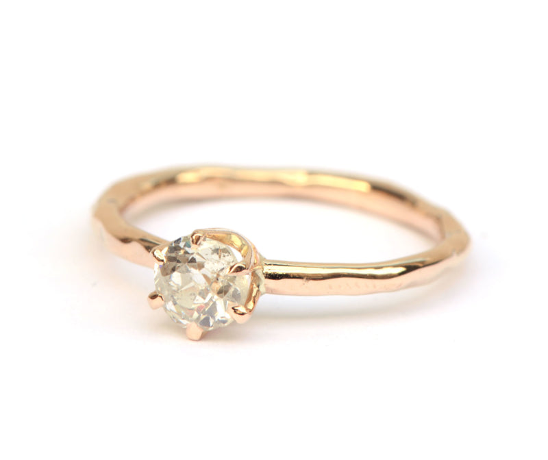 Rosegouden ring met bolsjewiek geslepen diamant