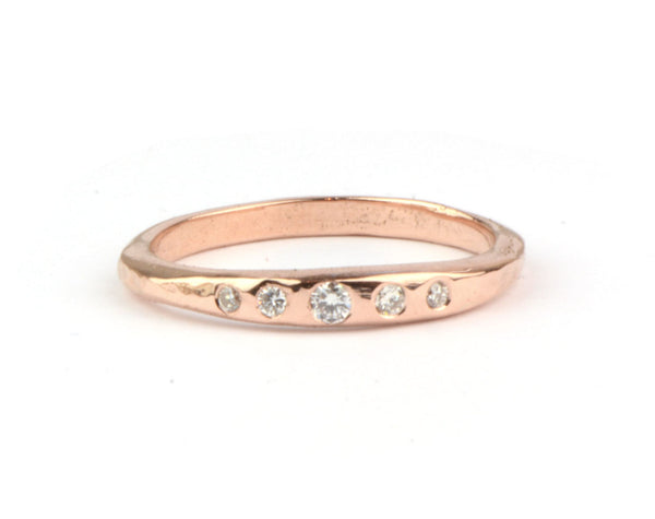 Rosegouden ring met vijf diamantjes