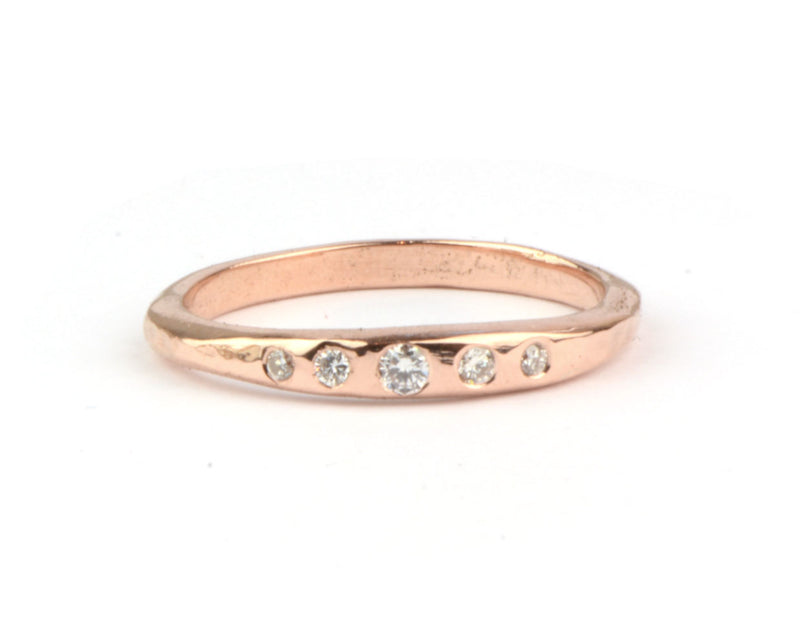 Rosegouden ring met vijf diamantjes