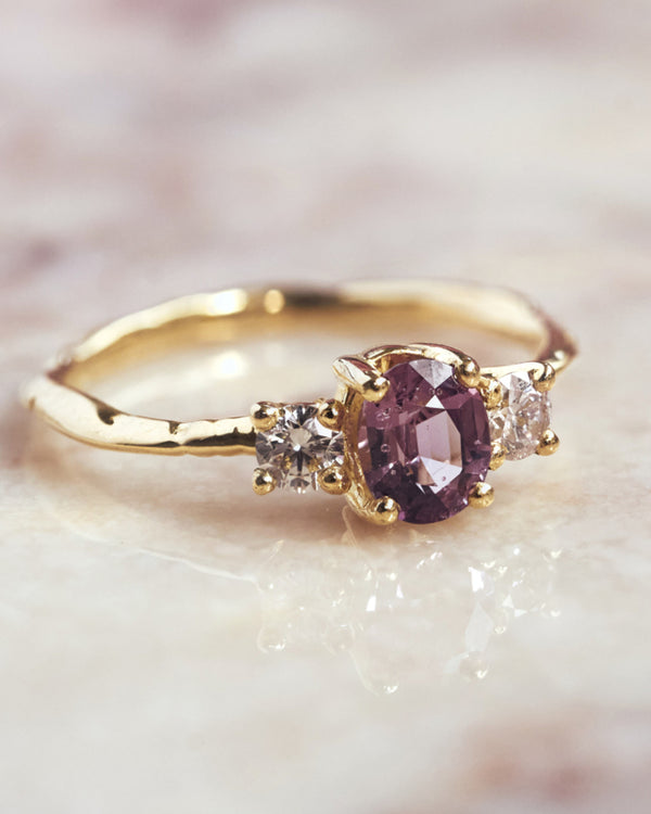 Ring Nalda met paarse spinel