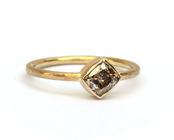 Ring met carre salt and pepper diamant