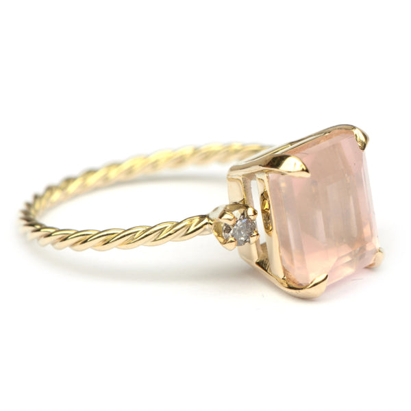 Ring met emerald cut rozekwarts