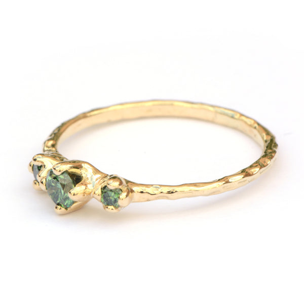 Verlovingsring met groenen diamanten