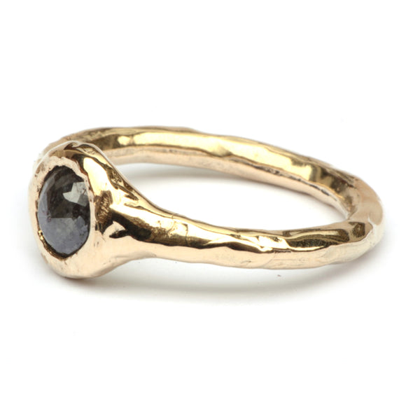 Robuuste ring met donkere diamant