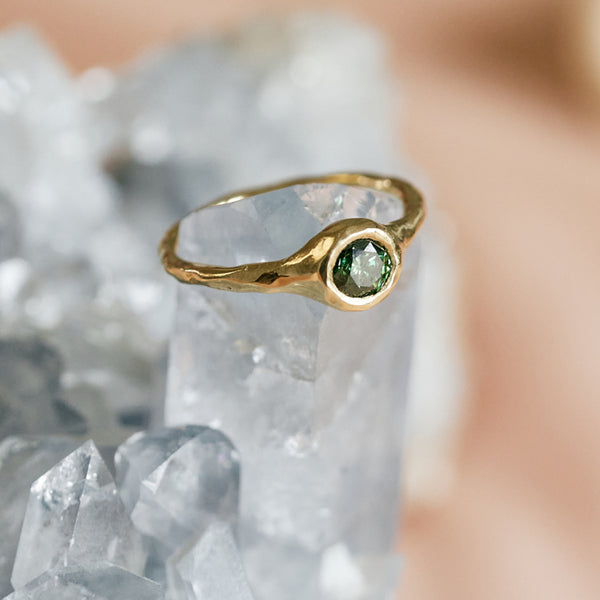 Robuuste ring met forest green diamant