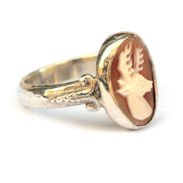 Ring met hertcamee en ornamentjes